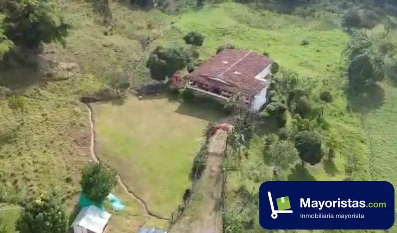 Finca ganadera de 2 ha en Heliconia, Antioquia