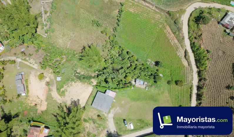 Finca agrícola de 1,5 ha en El Peñol, Antioquia