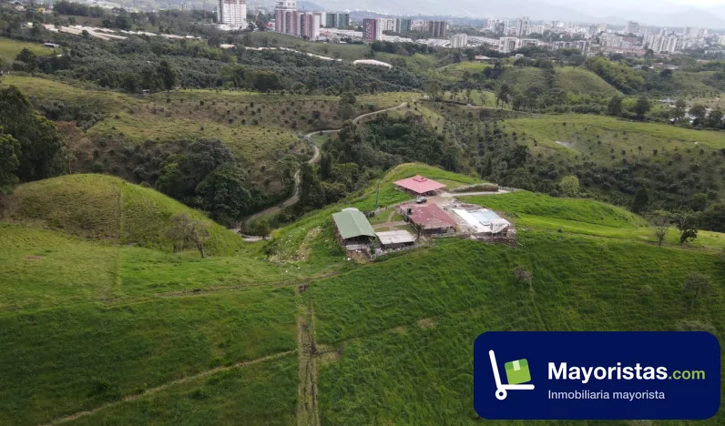 Finca ganadera de 14,7 ha en Armenia, Quindío