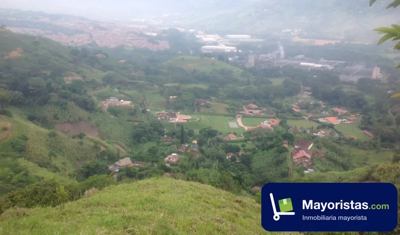 Finca ganadera de 4,5 ha en Girardota, Antioquia