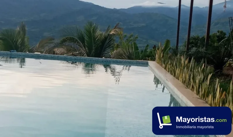 Finca ganadera de 2,2 ha en La Pintada, Antioquia